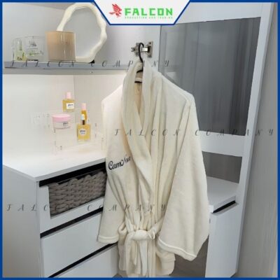 Áo choàng tắm khách sạn thêu logo, chuyên nghiệp.